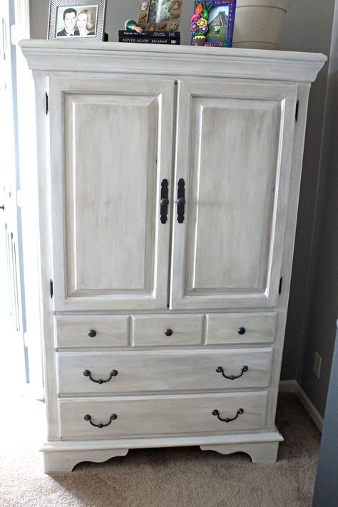 Armoire makeover, before and after furniture, painting bedroom furniture with chalk paint, French Linen #BeforeandAfter Chalk Painted Bedroom Furniture, Painting Bedroom Furniture, Chalk Paint Bedroom Furniture, Bedroom Makeover Before And After, Painted Furniture Ideas, Painted Bedroom, Armoire Makeover, Bedroom Furniture Makeover, Painted Bedroom Furniture