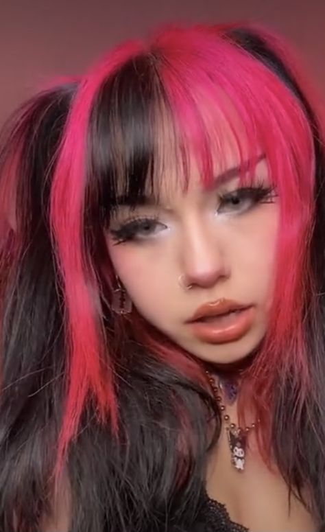 Alt Haircuts, E Girl Hair, Pink And Black Hair, Split Dyed Hair, Hair Color Streaks, Hair Streaks, Goth Girl, Alternative Hair, Hair Dye Colors