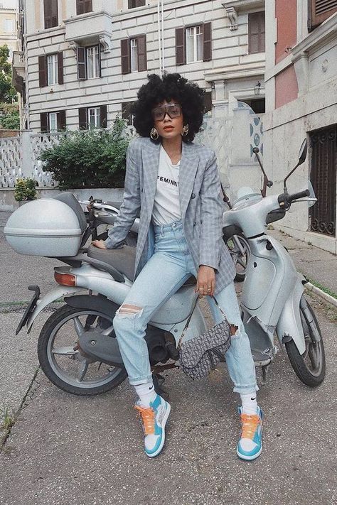 Jeans And Sneakers Outfit, Trendy Swimwear, Looks Street Style, Black Women Fashion, Mode Streetwear, Latest Fashion For Women, Look Fashion, Jean Outfits, Denim Women