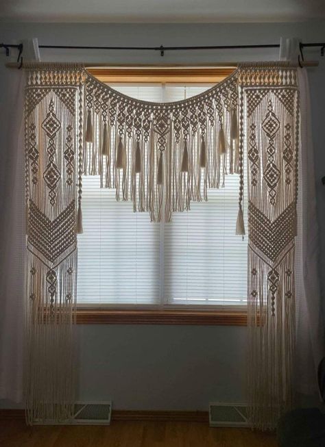 Beautiful and elegant! This is a very large handmade macrame curtain, wedding backdrop or statement piece! It is pictured on a 6 foot wooden dowel that is not included. Careful attention to detail. 4mm 4 ply cotton cord was used. Diy Bedroom Curtain Ideas, Macrame Curtain Tutorial, Macrame Stitches, Macrame Curtain Diy, Cortina Macrame, Macrame Projects Ideas, Macrame Wedding Decor, Cortinas Boho, Macrame Hanging Chair