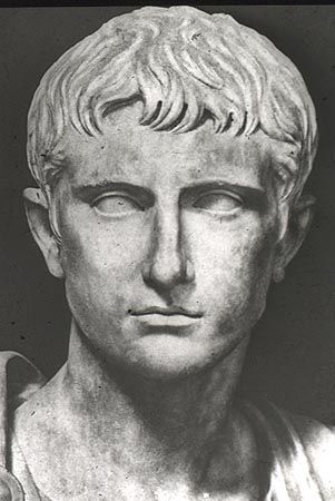 Oh Octavian. Is it weird to have a crush on someone who died nearly 2000 years ago? Imperiul Roman, Emperor Augustus, Empire Romain, Rome Antique, Roman Sculpture, Julius Caesar, Roman History, Roman Emperor, Roman Art