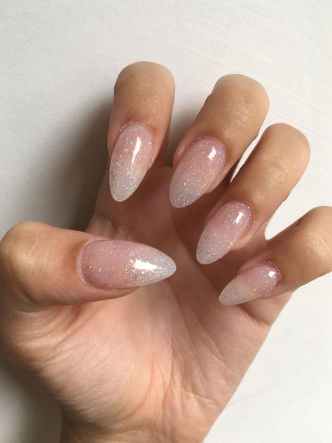 Acrylic Almond Nails, Clear Glitter Nails, Acrylic Nails Natural, Nails With Gel, Almond Acrylic Nails Designs, Glitter Polish, Clear Acrylic Nails, Manikur Kuku, Almond Nails Designs