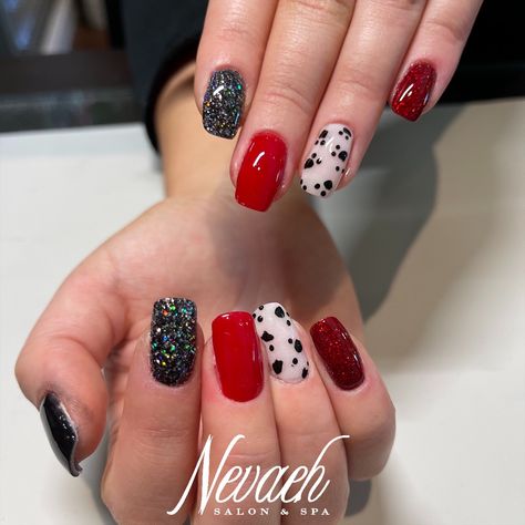 Carella Deville Nails, 101 Dalmatians Nail Art, Dalmatian Nails Cruella Deville, Dalmation Nail Designs, Cruella Inspired Nails, Cruelly Deville Nails, 101 Dalmatian Nails, Cruella Deville Nail Art, Dalmation Nail Art