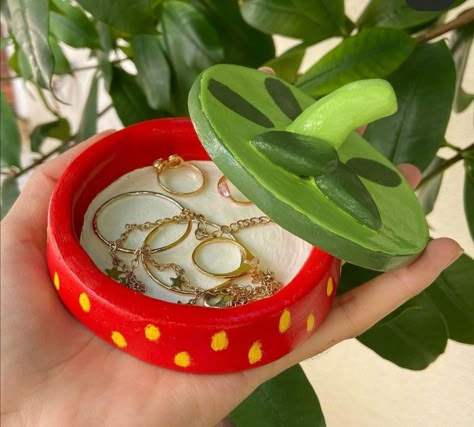 Clay Jewellery Holder Aesthetic, Clay Ring Trays, Clay Things Aesthetic, Dry Clay Ideas Aesthetic, Cute Pinch Pot Ideas Easy, Spring Clay Ideas, Ideas To Do With Clay, Diy Clay Ideas Aesthetic, Air Dry Clay Projects Jewelry Holder