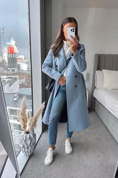 Whatemwore Winter, Blue Trench Coat Outfit, Blue Coat Outfit, Blue Outfit Winter, Edgy Work Outfits, Ny Outfits, Trench Coat Outfit, Blue Trench Coat, Pleated Sleeves