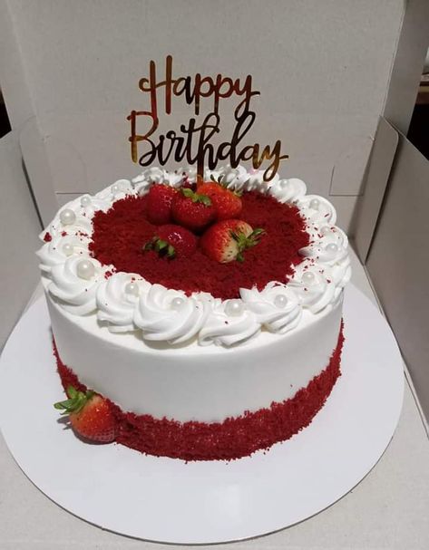 Red Velvet Cake Valentines Day, Simple Red Birthday Cake, Impressive Cakes Decoration, Red Velvet Cake Design Birthdays, Red Velvet Cake Birthday, Red Velvet Cake Design, Red Birthday Cake, Red Velvet Cake Decoration, 26 Birthday Cake