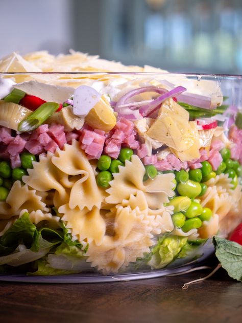 Layered Spring Pasta Salad | 12 Tomatoes Spring Pasta Salad, Bbq Potluck, Layered Pasta, Spring Pasta, 12 Tomatoes Recipes, Types Of Salad, Romaine Salad, Layered Salad, Cold Pasta