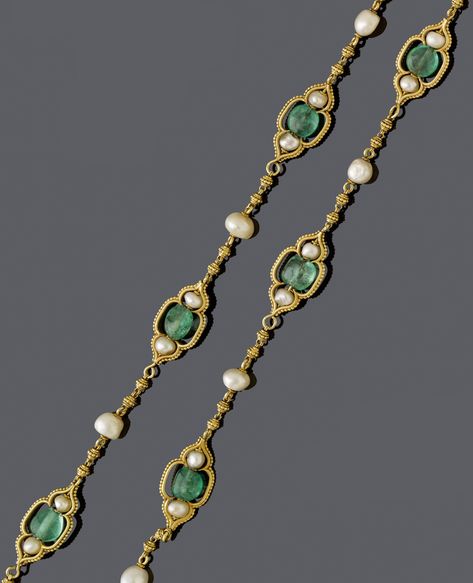 Antique Emerald Necklace, Pearl And Emerald Necklace, Emerald Chain, Antique Jewellery Designs, Antique Gold Jewelry, Gold Jewellery Design Necklaces, Ancient Jewelry, Antique Necklace, Gold Necklace Designs