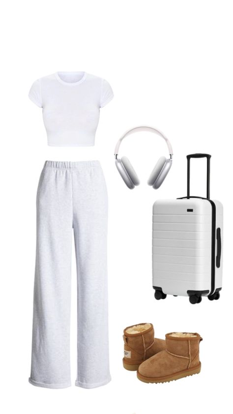 Airport outfit Airplane Outfit Aesthetic, Airport Outfit Inspo Comfy, Airport Tips For Teens, Elevated Airport Outfits, Travel Aesthetic Airport Outfit, Outfit Avion, Airport Fits Aesthetic, Air Port Outfit Ideas, Airport Outfit Winter Comfy