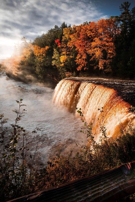 Marquette Michigan Fall, Michigan Landscape Photography, Lake Michigan Photography, Lake Michigan Fall, Michigan In The Fall, Traverse City Michigan Fall, Halloween Honeymoon, Michigan Wallpaper, Michigan Aesthetic