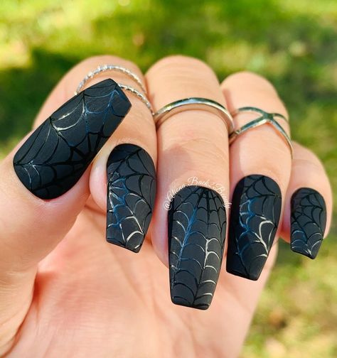 Ongles Gel Halloween, Spooky Halloween Nails, Nails Halloween, Nail Swag, Black Spider, Black Nail, Halloween Nail Designs, Nagel Inspo, Halloween Nail Art