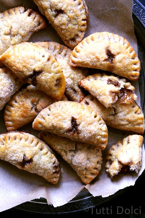 Pecan Hand Pies, Tarts Mini, Pecan Filling, Hand Pie Recipes, Fried Pies, Hand Pie, Pumpkin Pies, Pot Pies, Sweet Pie