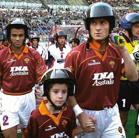 Serie A in the '90s: when Baggio, Batistuta and Italian football ruled the world | FourFourTwo Vintage Football Pictures, Football Player Messi, Football Italy, Football Rules, Francesco Totti, Italian Football, Soccer Photography, Legends Football, Football Players Images