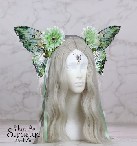 A real must-have statement crown for all fairies! A beautiful green flower fairy headdress. The wings are lightweight and far more durable than their glassy appearance might suggest! They are backed with wire, which is what gives them their gorgeous curve. They are flexible to touch, and may be very slightly adjusted to give a deeper/more shallow curve. The headdress is decorated with green blossoms. Sparkling Swarovski beads and butterfly charm hang over the forehead from a silver chain. The en Fairy Headpiece Diy, Butterfly Flower Crown, Fairy Headdress, Fairy Oc, Adult Fairy Costume, Fantasy Ball, Fairy Headpiece, Wing Butterfly, Fair Outfit