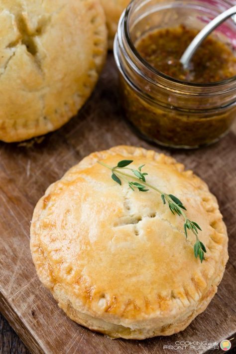 Brie Breakfast, Fig Mustard, Breakfast Hand Pies, Savoury Pastry Recipe, Small Pies, Hand Pies Savory, Recipe Tomato, Hand Pie Recipes, Cheese Tomato