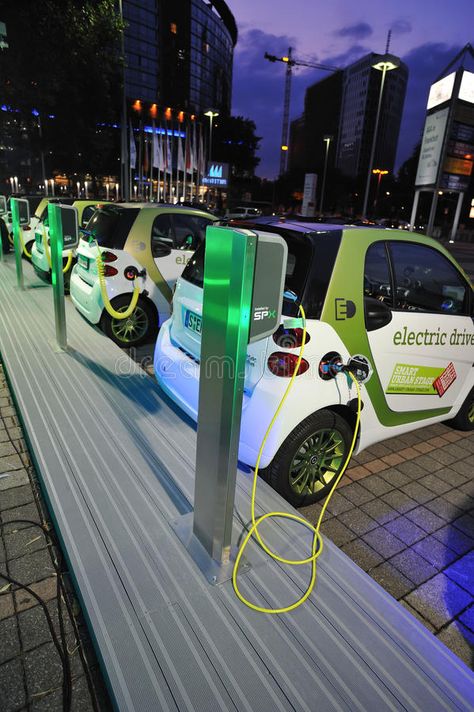 Electric Charging Station, Electric Car Charging Station, Car Charging Station, Electric Station, Arsitektur Art Deco, Electric Transportation, Electric Charging Stations, Green Cars, Hybrid Cars