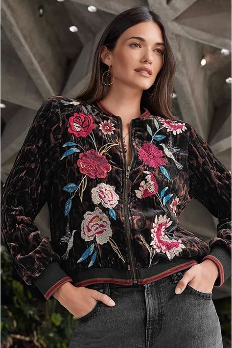 Corduroy Blazer Women, Johnny Was Clothing, Silk Kimono Jacket, Outerwear Trends, Embroidered Coat, Velvet Quilt, Boho Chic Outfits, Silk Embroidery, Johnny Was