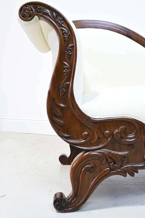 For Sale on 1stdibs - An exceptionally beautiful meridienne or fainting couch from the French Empire period with graceful curves and foliate and fleur-de-lis carvings on the Diwan Sofa, Diy Corner Sofa, Chippendale Furniture, Wooden Couch, Carved Beds, Carved Sofa, Wood Carving Furniture, Luxury Furniture Sofa, Front Door Design Wood