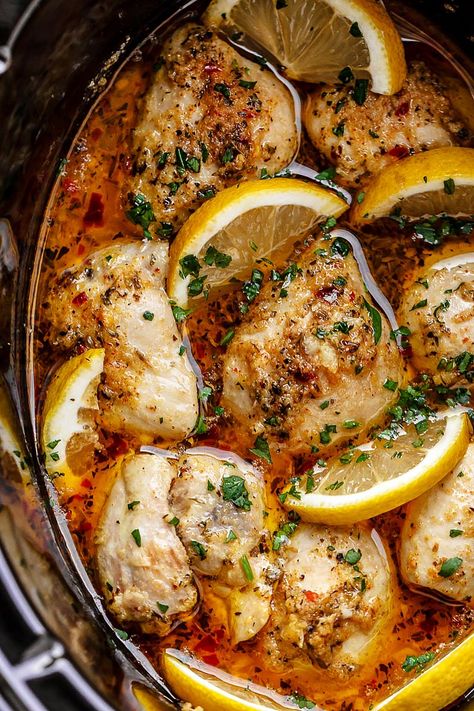 Crock Pot Chicken thighs with Lemon Garlic Butter - #eatwell101 #recipe - Easy and delicious crock pot chicken dinner recipe with outstanding flavor! #crockpot #chicken #dinner #recipe, chicken in crock pot, chicken crockpot recipe, slow cooker chicken recipe, chicken in #slow-cooker - #recipe by #eatwell101® Butter Chicken Slow Cooker, Ayam Mentega, Lemon Garlic Butter Chicken, Murgh Makhani, Chicken Dinner Recipe, Crock Pot Chicken, Garlic Butter Chicken, Chicken Crockpot, Crock Pot Recipes