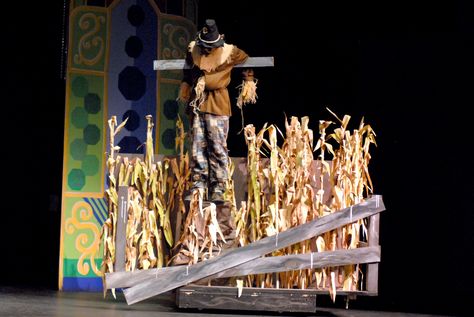 Wizard Of Oz Musical Set Design, Wizard Of Oz Theatre Set Design, Wizard Of Oz Stage Design, Wizard Of Oz Play Props Set Design, Wizard Of Oz Props, Wizard Of Oz Set Design, Oz Büyücüsü, Wizard Of Oz Set, High School Theatre