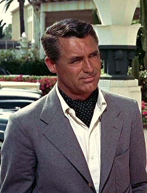 Ascot Guide: The Quintessential Accessory For Gentlemen - MR KOACHMAN Gary Grant, Blithe Spirit, To Catch A Thief, Cary Grant, Hollywood Legends, Alfred Hitchcock, Jolie Photo, Golden Age Of Hollywood, Hollywood Actor