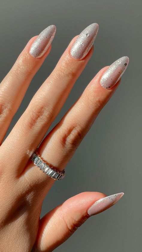 New Year, New Nails: 32 Trendsetting Inspirations for January - AurelieJenna January Nails, New Nails, Diving, Beauty Hacks, Glitter, Nails