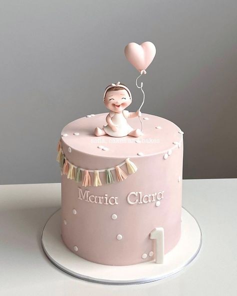 Creative Cake Ideas, Baby Cake Design, Baby 1st Birthday Cake, Girls First Birthday Cake, Half Birthday Cakes, 1st Bday Cake, Cake Designs For Girl, Baby First Birthday Cake