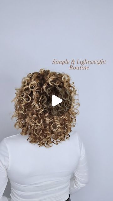 Curl Cream For Fine Hair, Curl Very Short Hair, Charlotte Curls, Curls For Fine Hair, Short Natural Curls Hairstyles, Short Curly Hair Tutorial, How To Style Short Curly Hair, Fine Curly Hair Cuts, Short Curly Hair Updo