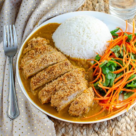 A healthier oven baked and low syn version of the ever so popular dish - Chicken Katsu Curry. A great dish for the whole family. Katsu Curry Recipe, Katsu Curry Recipes, Chicken Katsu Curry, Katsu Curry, Chicken Katsu, Cibo Asiatico, Makanan Diet, Curry Sauce, Curry Recipe