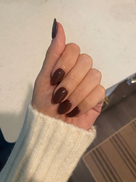 Fall Nails Dark Brown, Dark Chocolate Brown Nails, Dark Brown Nails Acrylic, Brown Nude Nails Design, Dark Brown Nails Designs, Cappuccino Nails, Chocolate Brown Nails, Oval Acrylic Nails, Kutek Disney