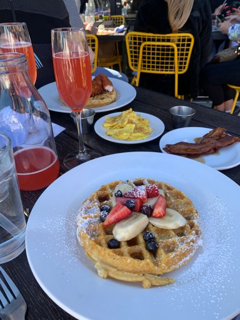 Cute brunch. Mimosas. Waffles Brunch Restaurant Food, Brunch Waffles, Brunch Aesthetic, Brunch Restaurant, Mimosa Brunch, Morning Brunch, Brunch Restaurants, Restaurant Ideas, Soft Life