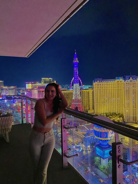 las vegas, vegas, las vegas aesthetic, vegas strip Penthouse View Night, Vegas Penthouse, Las Vegas Girls, Vegas Aesthetic, Vegas Photos, Penthouse View, Vegas Outfits, Las Vegas Outfit, Cosmopolitan Las Vegas