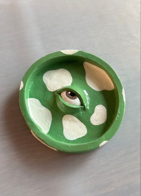 Ghost Ashtray, Ceramic Eyeball, Clay Ash Tray Diy, Eye Ashtray, Eye Clay, Clay Eyes, Air Dry Clay Projects, Clay Diy Projects, Cerámica Ideas