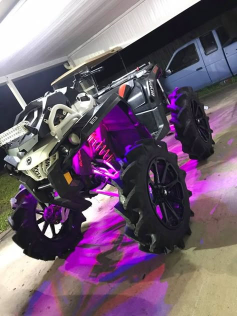 Four Wheelers For Sale, Atv Four Wheelers, Big Girl Toys, Motocross Love, Cool Dirt Bikes, Image Moto, Wallpaper Luxury, Motorcross Bike, 4 Wheelers