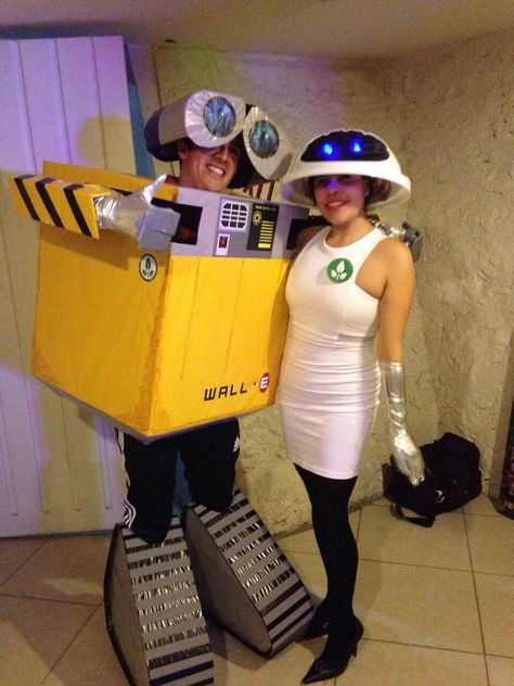 Wall E Halloween Costume, Wall E Costume Ideas Diy, Walle Halloween Costume, Walle Eva Costume, Eva Wall·e Costume, Eve Walle Costume, Wall E And Eva Costume, Wall E Cosplay, Eva And Walle Costume