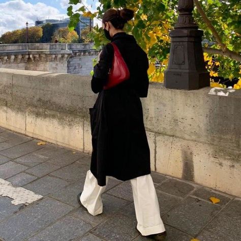 Prada Bag Outfit Street Style, Red Bag Style, White Bag Outfit, Red Bag Outfit, Red Black Outfit, Black Doc Martens, Red And White Outfits, Red And Black Outfits, Fits Aesthetic