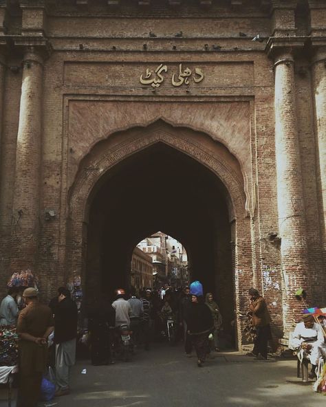 Lahore Street Photography, Lahore Historical Places, Gate Inspiration, Pakistan Pictures, Walled City, Lahore Pakistan, Ancient Architecture, Historical Place, Historical Architecture