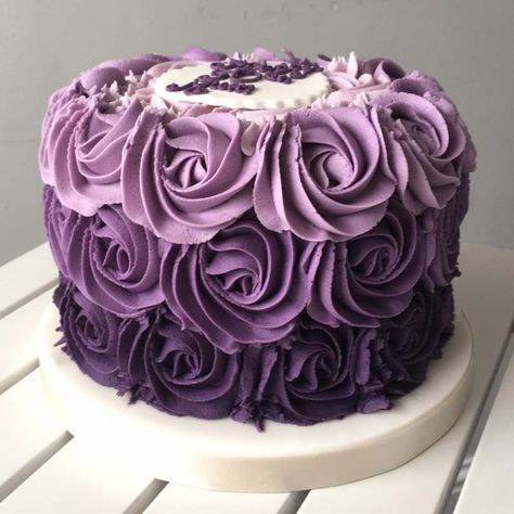 Purple Cake Ideas, Fancy Birthday Cakes, Cakes Purple, Birthday Cake Roses, Cake Purple, Purple Cakes Birthday, Nursing Cake, Purple Cake, Birthday Sheet Cakes