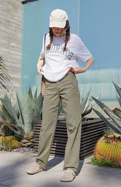 Olive Low Rise Utility Pants Cargo Khaki Pants Outfits, Utility Pants Outfit, Olive Green Pants Outfit, Green Cargo Pants Outfit, Green Pants Outfit, Crochet Spring, Olive Green Pants, Comfy Sweatpants, Cargo Pants Outfit