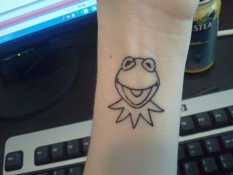 Kermit the frog, Frog tattoos and Kermit on Pinterest Muppet Tattoo Ideas, Muppet Tattoo Small, Muppets Tattoo, Muppet Tattoo, Rat Tattoo, Tattoos Photo, Learn To Tattoo, Hp Tattoo, Frog Tattoo