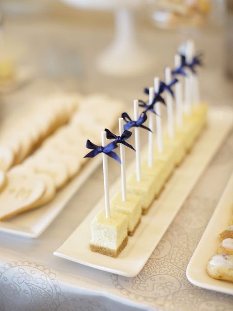 Dolci Finger Food, Wedding Cake Navy, Buffet Dessert, Wedding Dessert Table, Bridal Shower Food, Golf Club Wedding, Cheesecake Bites, Shower Food, Dessert Buffet