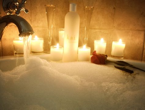 Romantic Bubble Bath | bubbles, anyone? Bath Candles Romantic, Romantic Bubble Bath, Natural Bubble Bath, Dream Bathtub, Moroccan Bath, Romantic Bath, Romantic Photos Couples, Romantic Fantasy, Lip Tattoos