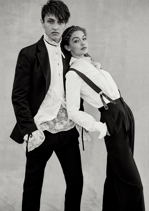 Fashion Editorial Couple, Poses Modelo, Shooting Studio, Couples Modeling, Photographie Portrait Inspiration, Fun Photoshoot, Portrait Photos, Vogue Us, Vogue Covers