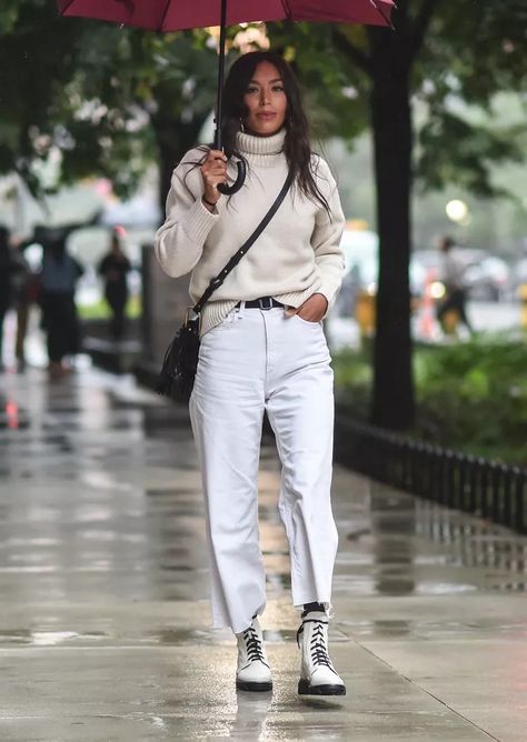 Mode Pastel, White Doc Martens, Combat Style, New York Street Style, New York Fashion Week Street Style, The Best Street Style, Women Street, Best Street Style, Trendy Fall