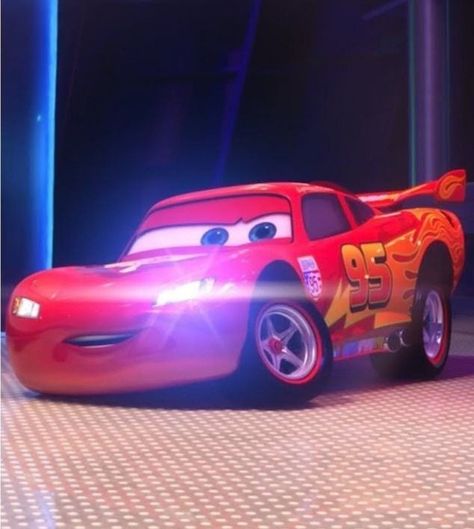 Couple Cars, Lightning Mcqueen Videos, Cars The Movie, Car Movie, Mcqueen 3, Flash Mcqueen, Disney Cars Movie, Jackson Storm, Car Aesthetics