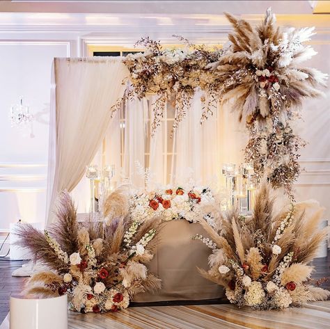 Boohoo Wedding Decoration, Bohemian Engagement Decor, Roka Ideas, Dekor Engagement, Boohoo Wedding, Pampas Wedding, Bohemian Wedding Theme, Pampas Grass Wedding, Ganpati Decoration Design