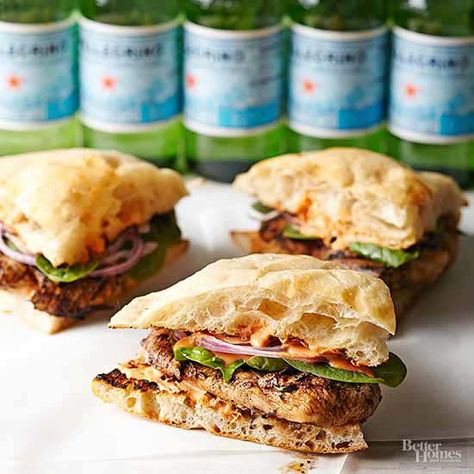 Chicken Sandwiches with Roasted Pepper and Goat Cheese Spread Goat Cheese Spread, Vegetarian Sandwich Recipes, Goat Cheese Stuffed Chicken, Perfect Grilled Cheese, Goat Cheese Recipes, Chicken Sandwich Recipes, Chicken Sandwiches, Hot Sandwich, Vegetarian Sandwich