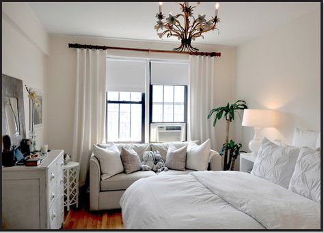 tiny bedroom with couch...this is cute! Maybe put the white couch from Bham in the master?? Small Couch In Bedroom, All White Bedroom, Small Couch, Bedroom Couch, Bedroom Seating, Tiny Bedroom, Living Room White, Bedroom Layouts, Small Room Bedroom