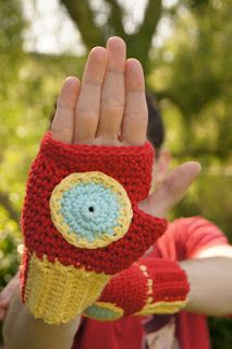 crocheted iron man gloves...so wish i could croche i would love to make thiese for my son Ironman Crochet Pattern Free, Crochet Marvel Patterns Free, Marvel Crochet Patterns Free, Marvel Crochet, Superhero Pattern, Halloween Costumes Last Minute, The Mitten, Gloves Pattern, Crochet Gloves