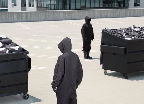 YEEZY Gap Brings Dumpster-Diving To Parking Lots In US Cities - DesignTAXI.com Lincoln Road, Layering Hoodies, Rolling Loud, Minimalism Lifestyle, Dumpster Diving, Dumpsters, Concrete Building, Black Vans, Street Style Paris